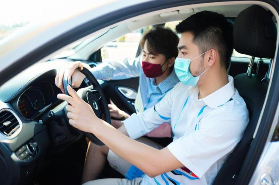 2025年上海學(xué)車費(fèi)用是多少？多久時(shí)間拿本？